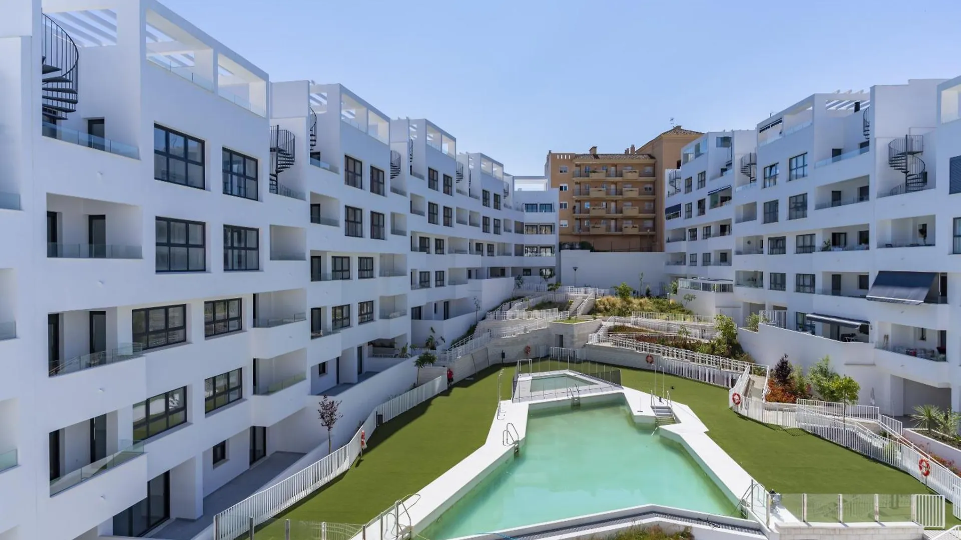 Central Apartment With Big Roof Terrace Estepona Spain