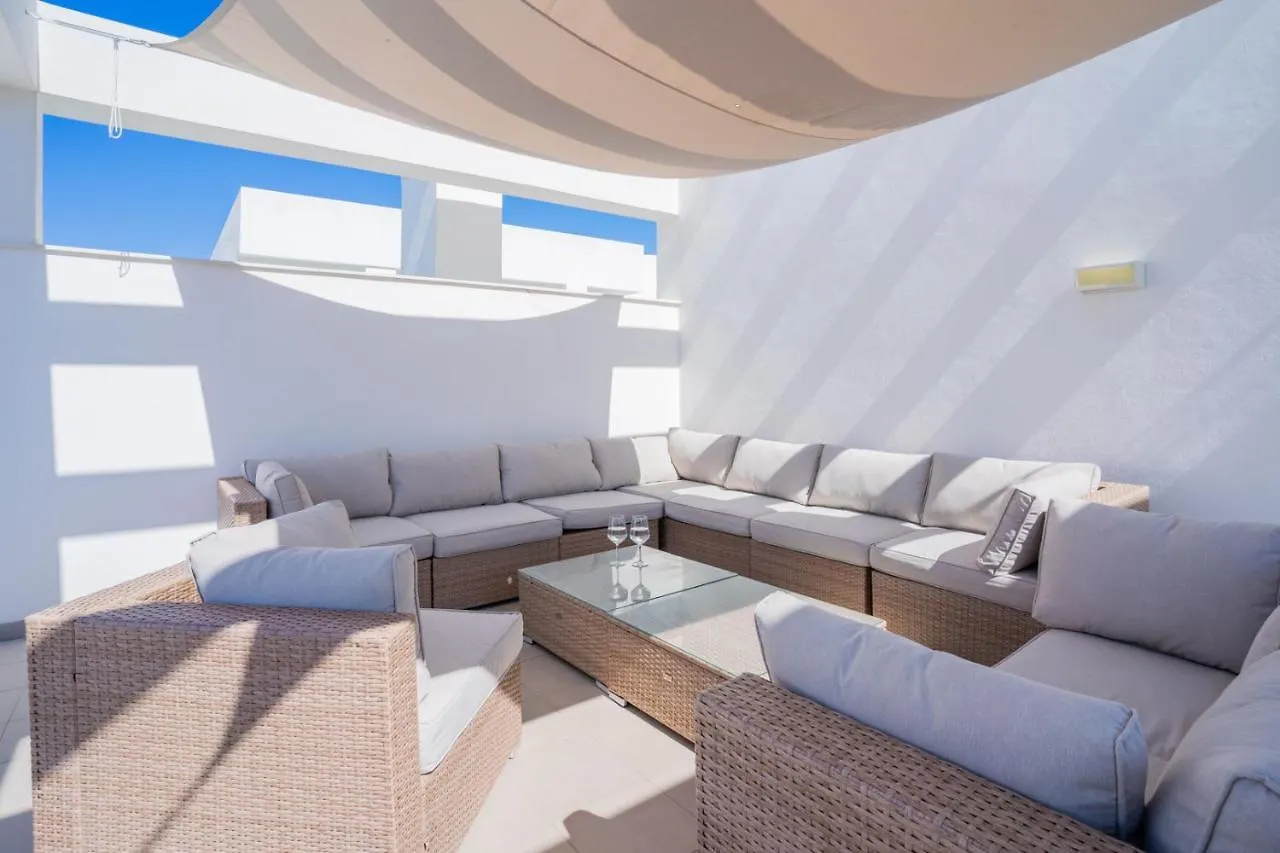 Central Apartment With Big Roof Terrace location